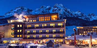 Hotels an der Piste - Pools: Infinity Pool - Kitzbühel - Außenansicht - Hotel Bacher Asitzstubn