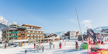 Hotels an der Piste - Preisniveau: moderat - Oberndorf in Tirol - Aussenansicht  - Hotel Bacher Asitzstubn