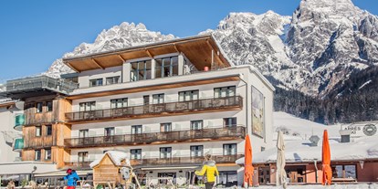 Hotels an der Piste - Pools: Infinity Pool - Kitzbühel - Aussenansicht  - Hotel Bacher Asitzstubn