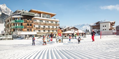 Hotels an der Piste - Pools: Infinity Pool - Kitzbühel - Aussenansicht  - Hotel Bacher Asitzstubn