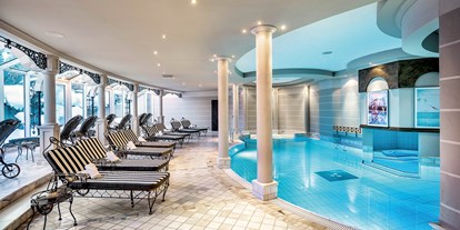 Hotels an der Piste - Pools: Innenpool - Bürserberg - Sinnenfreuden im 1.200 m2 großen "Wasserschloss" mit Panorama-Innenpool - Romantik Hotel Die Krone von Lech