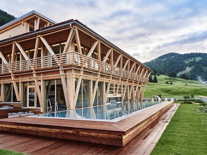 Hotels an der Piste - Pools: Infinity Pool - Oberstdorf - Mountain Spring Spa - HUBERTUS MOUNTAIN REFUGIO ALLGÄU