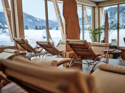 Hotels an der Piste - Wellnessbereich - Ruheraum Sauna - HUBERTUS MOUNTAIN REFUGIO ALLGÄU