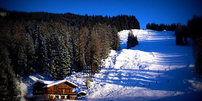 Hotels an der Piste - geführte Skitouren - Mühlbach am Hochkönig - Inmitten eines zauberhaften Schigebietes am Fuße des majestätischen Hochkönigs.
... direkt vor dem Haus die Schi anschnallen und ab auf die Piste! - Das Sonneck