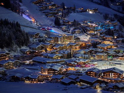 Hotels an der Piste - Hotel-Schwerpunkt: Skifahren & Wellness - AlpenParks Hotel & Apartment Sonnleiten Saalbach