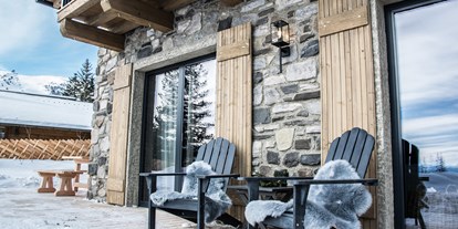 Hotels an der Piste - Hotel-Schwerpunkt: Skifahren & Ruhe - Katschberghöhe - Gemütliche, überdachte Terrasse - KAUZ - Design Chalets
