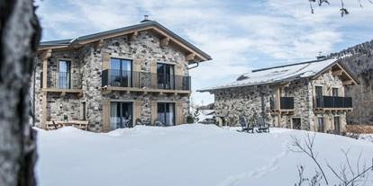 Hotels an der Piste - Kinder-/Übungshang - Skigebiet Katschberg - Außenansicht mit Garten im WInter - KAUZ - Design Chalets
