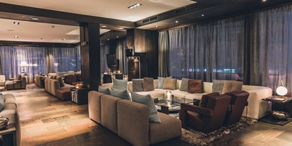 Hotels an der Piste - Preisniveau: exklusiv - Galtür - Lounge mit offenem Kamin - Elizabeth Arthotel