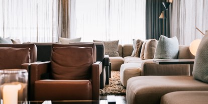 Hotels an der Piste - Preisniveau: exklusiv - Galtür - Lounge mit offenem Kamin - Elizabeth Arthotel