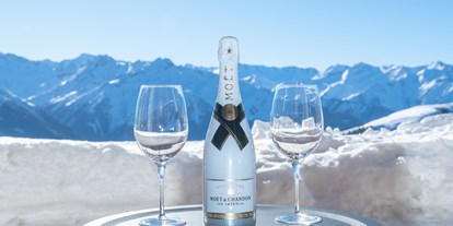 Hotels an der Piste - Ski-In Ski-Out - Abtenau - ein gutes Tröpfchen mit Aussicht genießen - Panorama Alm