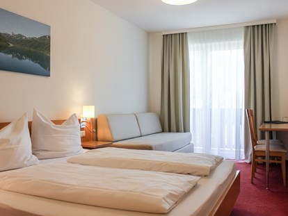 Hotels an der Piste - Hotel-Schwerpunkt: Skifahren & Familie - Filzmoos (Filzmoos) - Doppelzimmer mit einem Doppelbett und zusätzlicher Schlafcouch oder Stockbett  - Familienhotel Botenwirt ***S