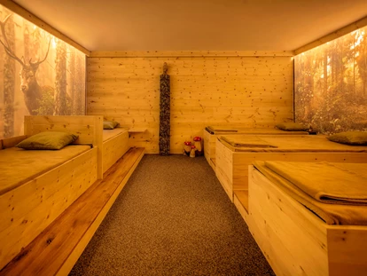 Hotels an der Piste - Skigebiet Gröden - Lassen Sie sich in unseren Wasserbetten fallen, schließen Ihre Augen und genießen die Ruhe! Rücken, Gelenke und Muskulatur können sich endlich entspannen und durch die Wärme wir die Durchblutung gefördert! Entspannung pur!
Discover all the benefits of our water beds for relaxation of the body. The splendid and immediate benefit, the articulation and the musculature relax and meet the heavenly feeling of doing nothing. The warmth of the water inside the mattress facilitates total body relaxation and meditation!
Scoprite tutti i benefici dei nostri letti ad acqua per un totale rilassamento del corpo. la schiena ottiene un beneficio immediato, le articolazioni e la muscolatura si rilassano e incontrano la sensazione paradisiaca del dolce far niente. il calore dell'acqua all'interno del materasso facilita il totale rilassimento corporeo e la meditazione! - Hotel Jägerheim***s