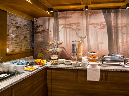 Hotels an der Piste - Skigebiet Gröden - Genießen Sie jeden Tag ein wertvolles, vitales Frühstück in Buffetform mit Bio-, Bauern- und Vollwertprodukte für einen guten Start in den Tag (von 7:30 Uhr bis 10:00 Uhr)
Enjoy every morning a rich breakfast buffet with local, biologic and whole grain products ricca colazione a buffet con 
Godetevi ogni mattina una ricca colazione a buffet con prodotti biologici, locali e regionali (dalle ore 7.30 alle ore 10.00)(from 7.30 am till 10.00 am) - Hotel Jägerheim***s