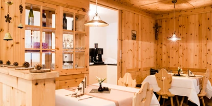 Hotels an der Piste - Skigebiet Gröden - Frühstücken in der Luis Trenker Stube - Villa David Dolomites