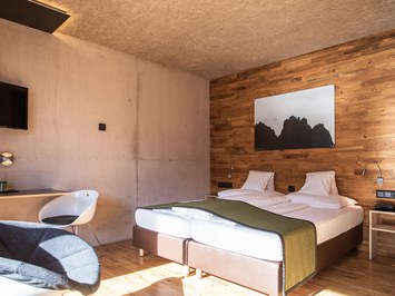 Hotel Arlmont Zimmerkategorien Doppelzimmer mit Dorfblick und Balkon