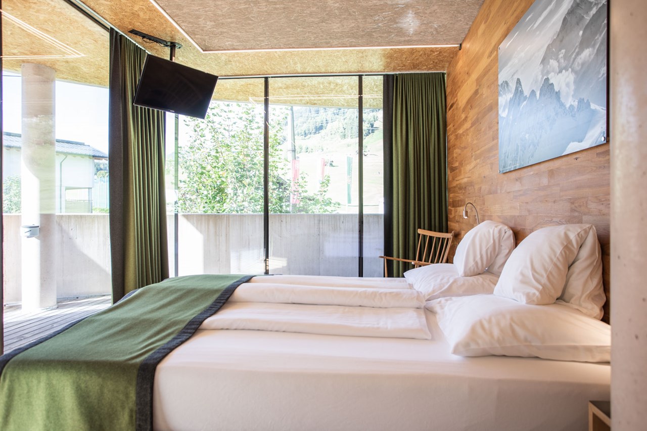 Hotel Arlmont Zimmerkategorien Suite 2 Schlafzimmer mit Bergblick und Terrasse