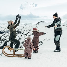 Skihotel: Familie im Schnee - DAS EDELWEISS Salzburg Mountain Resort