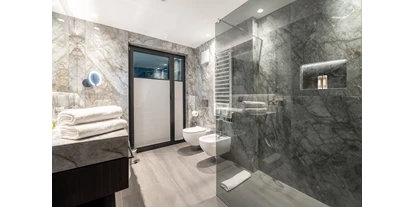 Hotels an der Piste - Skigebiet Gröden - Superior room - bathroom - Hotel Stella - My Dolomites Experience