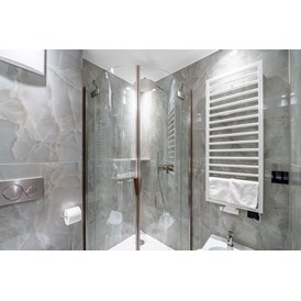 Skihotel: Comfort Deluxe room - bathroom - Hotel Stella - My Dolomites Experience