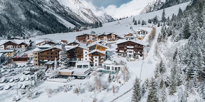 Hotels an der Piste - Skigebiet Pitztaler Gletscher und Rifflsee - Ansicht von Mandarfen im Winter - Boutique Hotel Mandarfner Hof