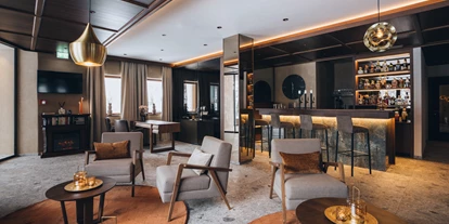 Hotels an der Piste - Skigebiet Pitztaler Gletscher und Rifflsee - Lounge mit Sicht auf die Bar - Boutique Hotel Mandarfner Hof