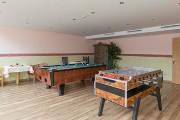 Skihotel: Spieleraum

Der Ort bei uns für eine gemütlichen und spaßigen Spieleabend oder Tag mit ihren liebsten.
 - Hotel Anemone