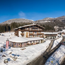 Skihotel: Das ****Hotel Hubertus - Außenansicht - Hotel Hubertus