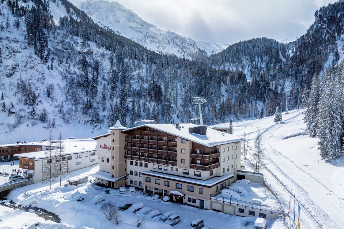 Skihotel: Außenansicht Winter - Vorderseite - Hotel Der Rindererhof