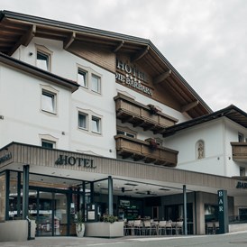 Skihotel: Hotel Aussenansicht - B&B Hotel Die Barbara