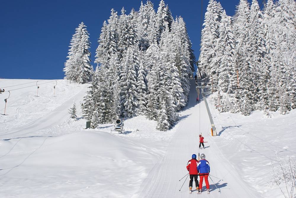Kindgerechter Pistenspaß im Familienhotel Berger in der Steiermark - pistenhotels.info