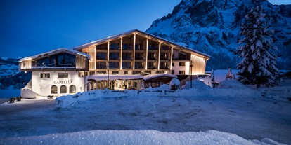 Hotels an der Piste - Hotel-Schwerpunkt: Skifahren & Ruhe - Skiregion Alta Badia - Neue Hotelfassade - Hotel Cappella