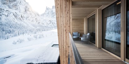 Hotels an der Piste - Ladestation Elektroauto - Skiregion Alta Badia - Alle Zimmer sind mit einem Balkon zur Süd- oder zur Nordseite ausgestattet - Hotel Cappella