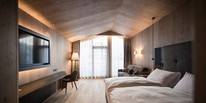 Hotels an der Piste - Hotel-Schwerpunkt: Skifahren & Kulinarik - Südtirol - Suiten mit großer Fensterfront - Hotel Cappella