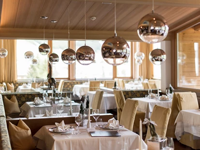 Hotels an der Piste - Skiraum: versperrbar - Reischach (Trentino-Südtirol) - Speisesaal mit Sicht zu den Pisten und zu den Bergen - Hotel Cappella