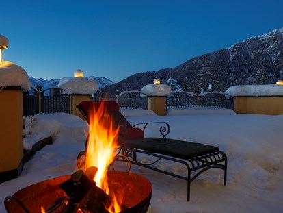 Hotels an der Piste - Pools: Außenpool beheizt - Skigebiet Meran 2000 - Adventfeuer - Wohlfühlhotel Falzeben