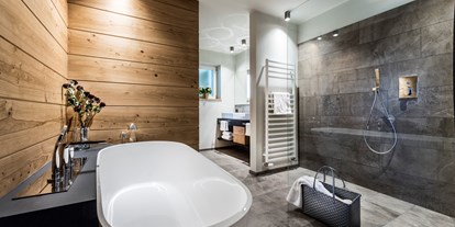 Hotels an der Piste - Pools: Innenpool - St. Ulrich/Gröden - Badezimmer Suite "Walter" - Alpenhotel Panorama