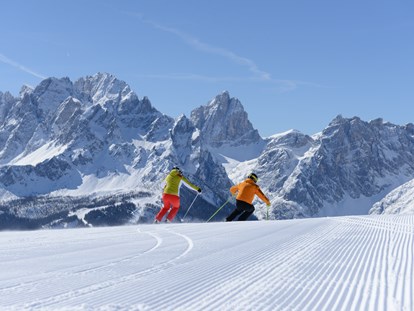 Hotels an der Piste - Hotel-Schwerpunkt: Skifahren & Ruhe - Skifahren im Skigebiet 3 Zinnen Dolomites - Berghotel Sexten Dolomiten