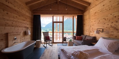 Hotels an der Piste - geführte Skitouren - Sexten - Zirbenchalet romantisch Top - Berghotel Sexten Dolomiten