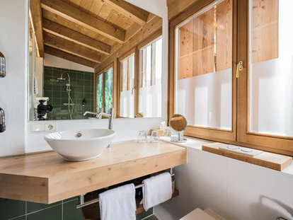 Hotels an der Piste - Preisniveau: gehoben - Feistritz (St. Jakob in Defereggen) - Badezimmer - Berghotel Sexten Dolomiten