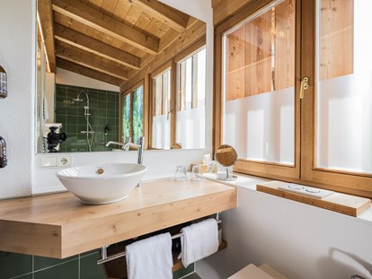 Hotels an der Piste - Sauna - Badezimmer - Berghotel Sexten Dolomiten