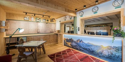 Hotels an der Piste - Verpflegung: Frühstück - Südtirol - Rezeption - Berghotel Sexten Dolomiten