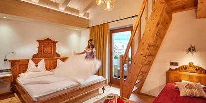 Hotels an der Piste - Ladestation Elektroauto - Wolkenstein/Gröden Südtirol - Dolomitic Zimmer mit Tiroler Zirben Möbel - Hotel Al Sonnenhof - Al Sole