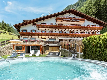 Hotels an der Piste - Sonnenterrasse - Wolkenstein/Gröden Südtirol - Pool - Hotel Jägerheim***s