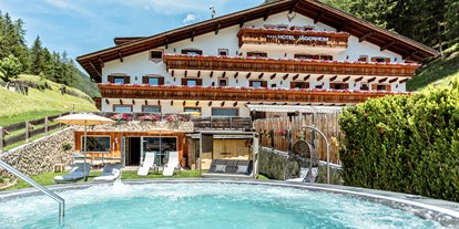 Hotels an der Piste - Hotel-Schwerpunkt: Skifahren & Kulinarik - Südtirol - Pool - Hotel Jägerheim***s