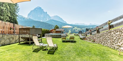 Hotels an der Piste - Trentino-Südtirol - Schöne Gartenanlage beim Hotel - Hotel Jägerheim***s