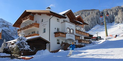 Hotels an der Piste - Hotel-Schwerpunkt: Skifahren & Familie - Trentino-Südtirol - Garni Hotel & Apartments Miara direkt an der Sellarondapiste. Umlaufbahn 30 m entfernt. - Garni Hotel Apartments Miara