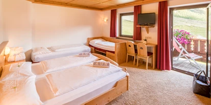 Hotels an der Piste - Skiraum: versperrbar - Müstair - 2-4 Bett-Zimmer mit Balkon - Piccolo Hotel Gurschler