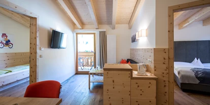 Hotels an der Piste - Rodeln - Reischach (Trentino-Südtirol) - Familienzimmer Arnika - Familienhotel Huber
