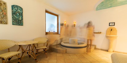 Hotels an der Piste - Sauna - Südtirol - Kneippbecken - Hotel Alpenfrieden