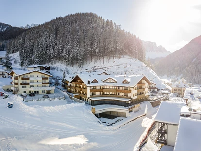 Hotels an der Piste - Parkplatz: kostenlos beim Hotel - Wolkenstein/Gröden Südtirol - Hotel Miravalle